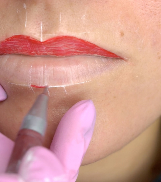 Перманетный макияж губ
